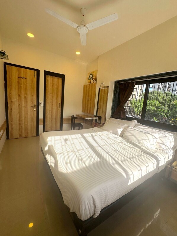 Deluxe Single Room, 1 Double Bed | 1 bedroom, desk, laptop workspace, soundproofing - a1 Hotel (Mumbai)