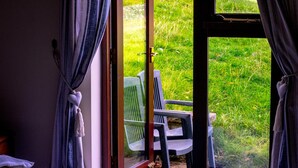 Porch - OYO Ye Olde Bowling Green Inn (Hope Valley)