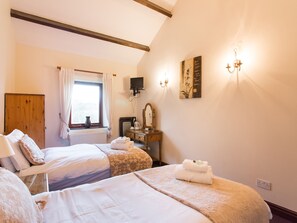 Standard Twin Room, 2 Twin Beds | Desk, iron/ironing board, free WiFi, bed sheets - OYO Ye Olde Bowling Green Inn (Hope Valley)