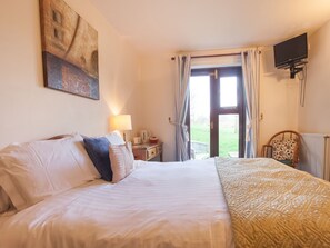 مكتب ومكواة/لوح كي وواي فاي مجانًا وملاءات أسرّة