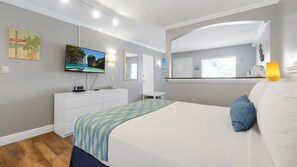 Tabla de planchar con plancha, wifi gratis y ropa de cama 