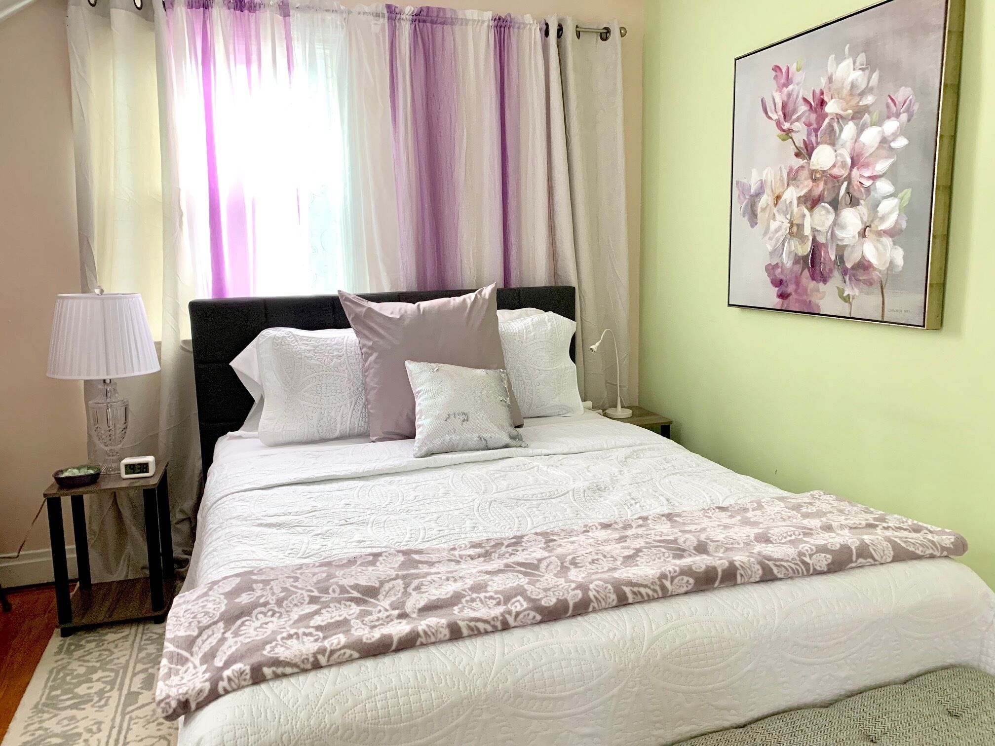 2 makuuhuonetta, työpöytä, Wi-Fi, vuodevaatteet