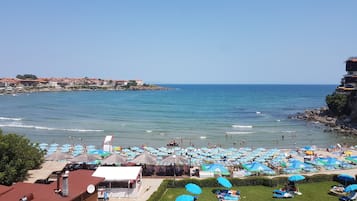 Una spiaggia nelle vicinanze