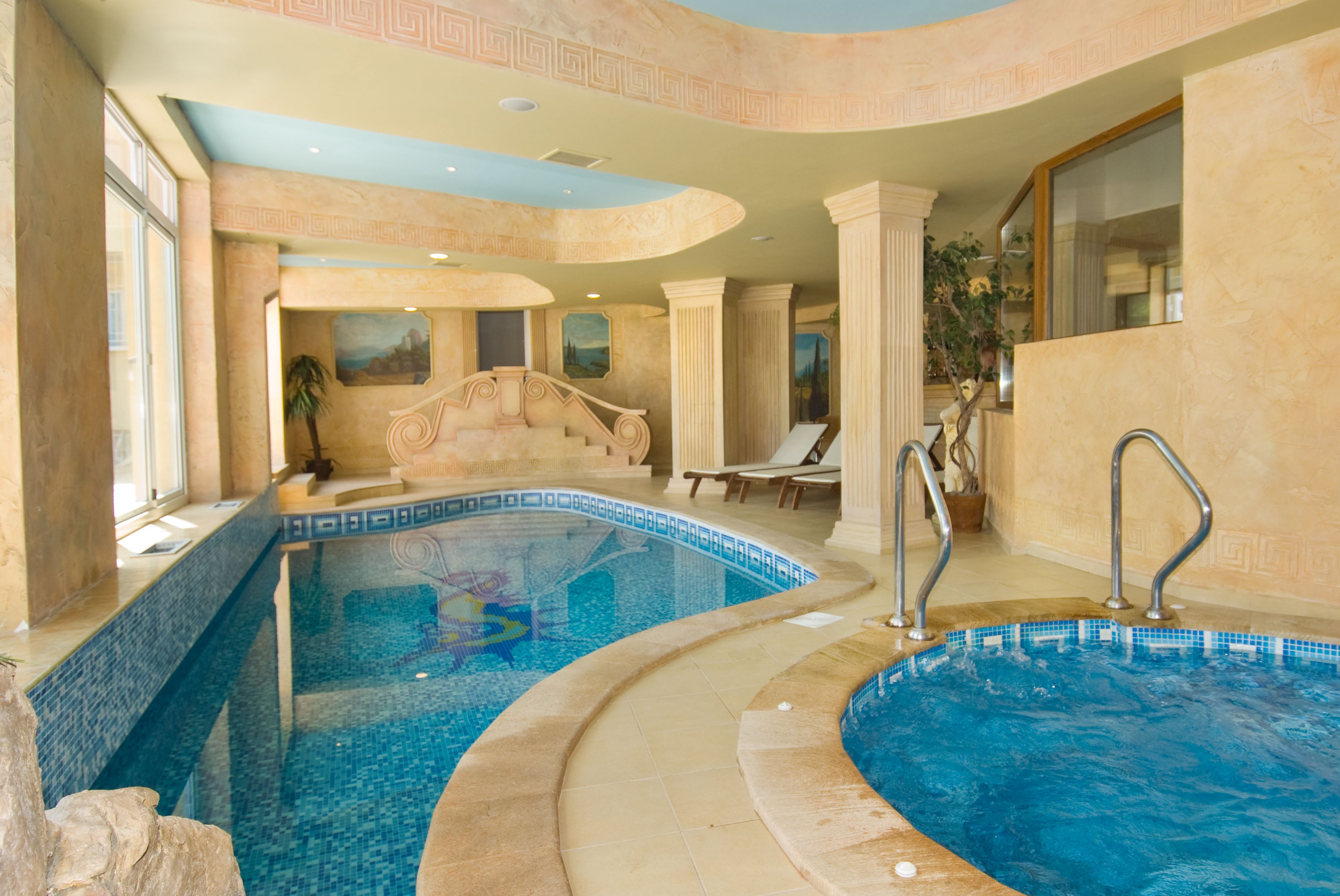 من حمّامات السباحة المغطاة، حمّام سباحة خارجي موسمي