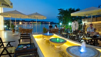 2 barer/lounger, lounge i lobbyen