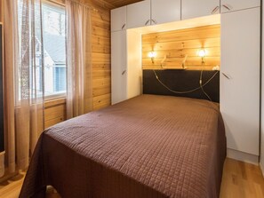 1 chambre, fer et planche à repasser
