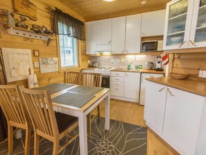 Fridge, microwave, dishwasher, cookware/dishes/utensils