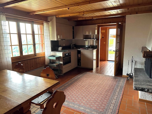 Fridge, microwave, stovetop, coffee/tea maker - Studio for 2-4 people on a south-facing slope with a beautiful view (Jaun)