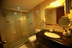 Shower, hydromassage showerhead, free toiletries, slippers