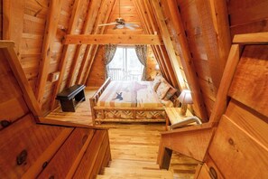 3 bedrooms, WiFi - Falling Waters at Mustang Creek with a Waterfall (Cleveland)