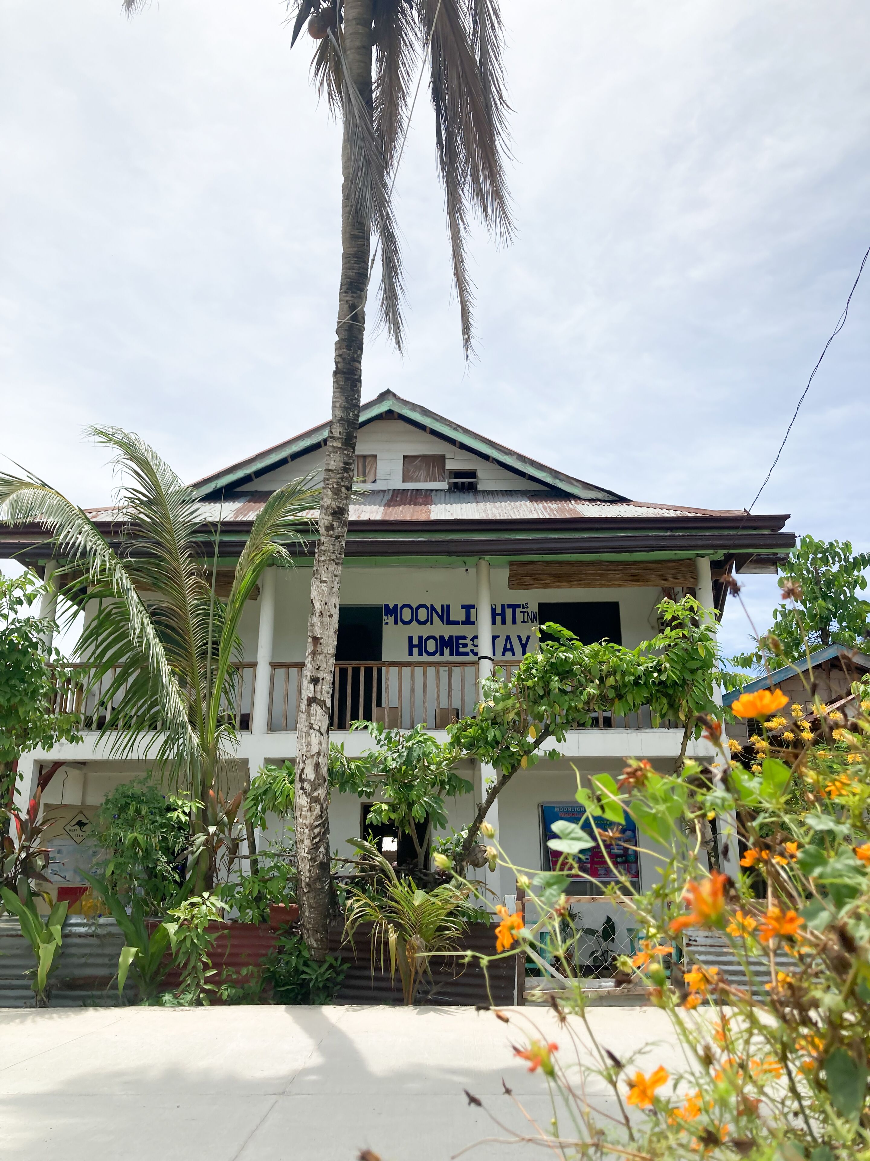 Vista frontal de la propiedad