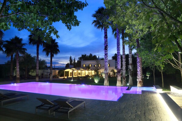 Seasonal outdoor pool, open 7:30 AM to 11:30 PM, sun loungers - Parco degli Aranci (Cutrofiano)