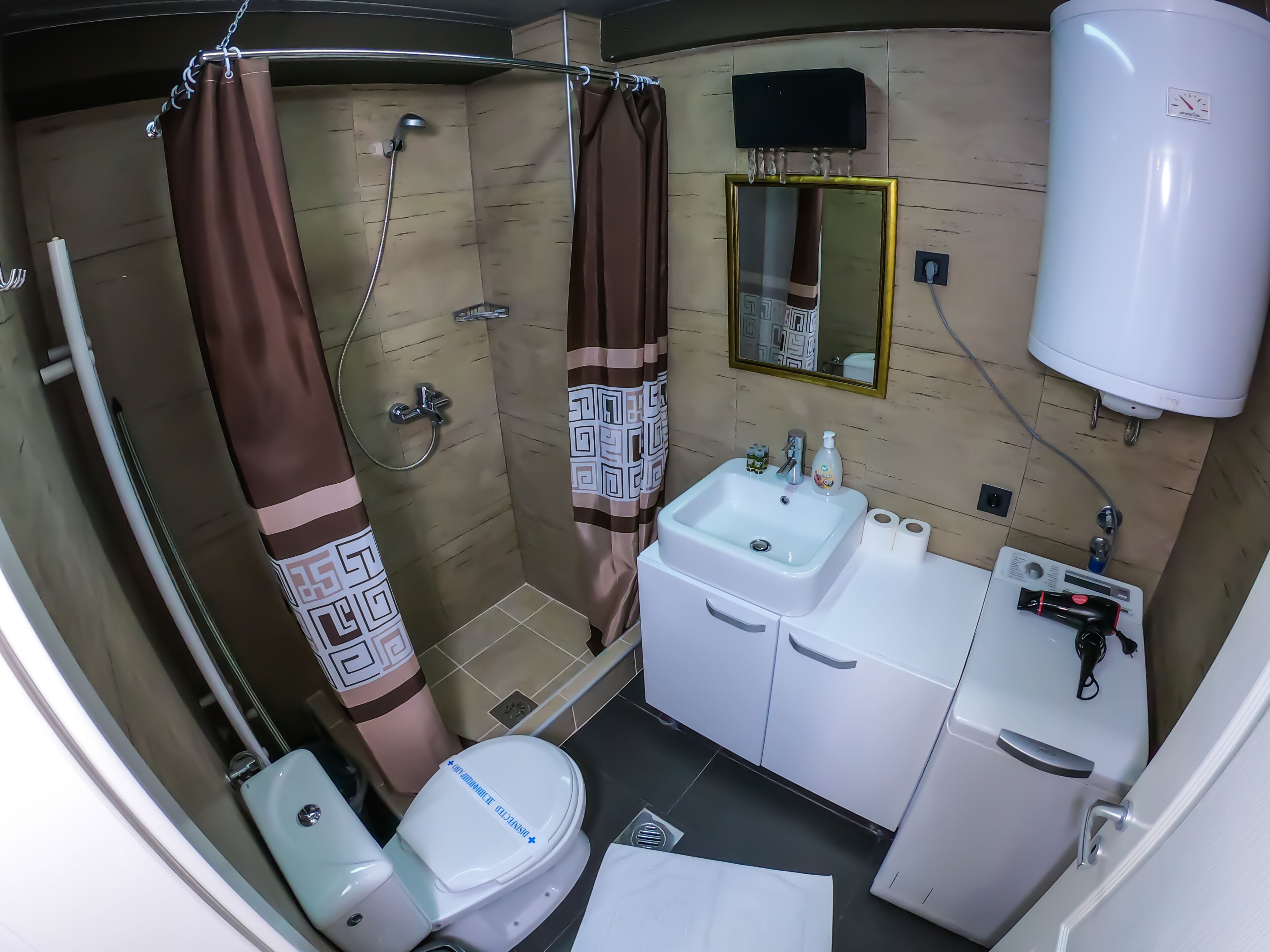 Classic Apartment | Bathroom | Shower, hair dryer, towels, soap