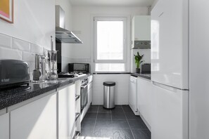 City Apartment | Private kitchen | Full-size fridge, microwave, oven, stovetop - Fabulous DesignerDuplex in CoventGarden (London)