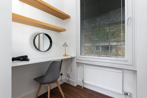 City Apartment | Bathroom | Shower, towels - Fabulous DesignerDuplex in CoventGarden (London)