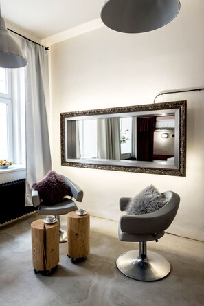 เครื่องนอนระดับพรีเมียม, เตียงเมมโมรีโฟม, ห้องเก็บเสียง