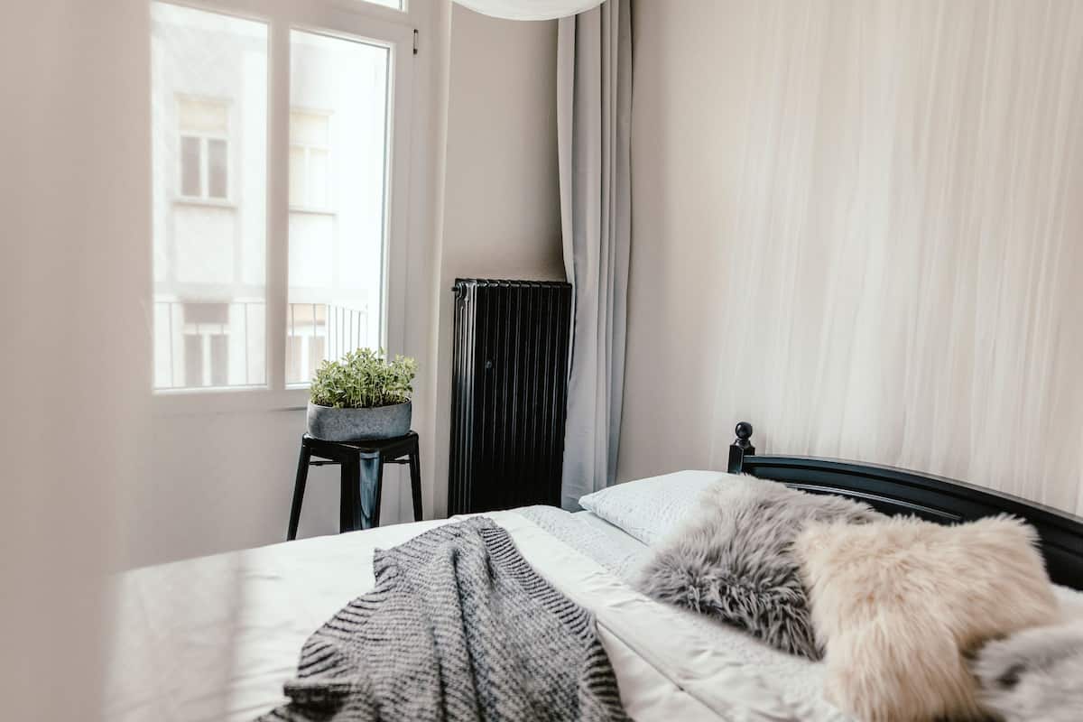 Double Room, Balcony (Shared Bathroom) | Premium bedding, memory foam beds, soundproofing, iron/ironing board