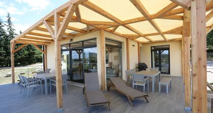 Freistehendes Haus mit privatem Pool in der provenzalischen Ardèche auf 2 Hektar