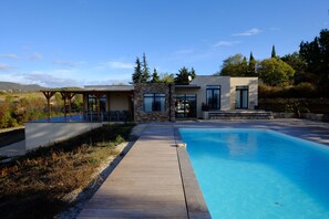 حمّام سباحة خارجي