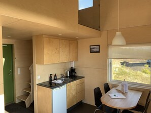 電冰箱、爐台、咖啡機/沖茶器、電熱水壺