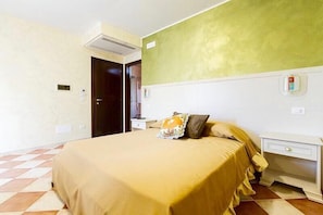 Cunas gratuitas, wifi gratis y ropa de cama