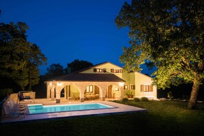 Exterior - Spacious, luxurious, warm and beautiful. Pet Friendly! (Žminj)