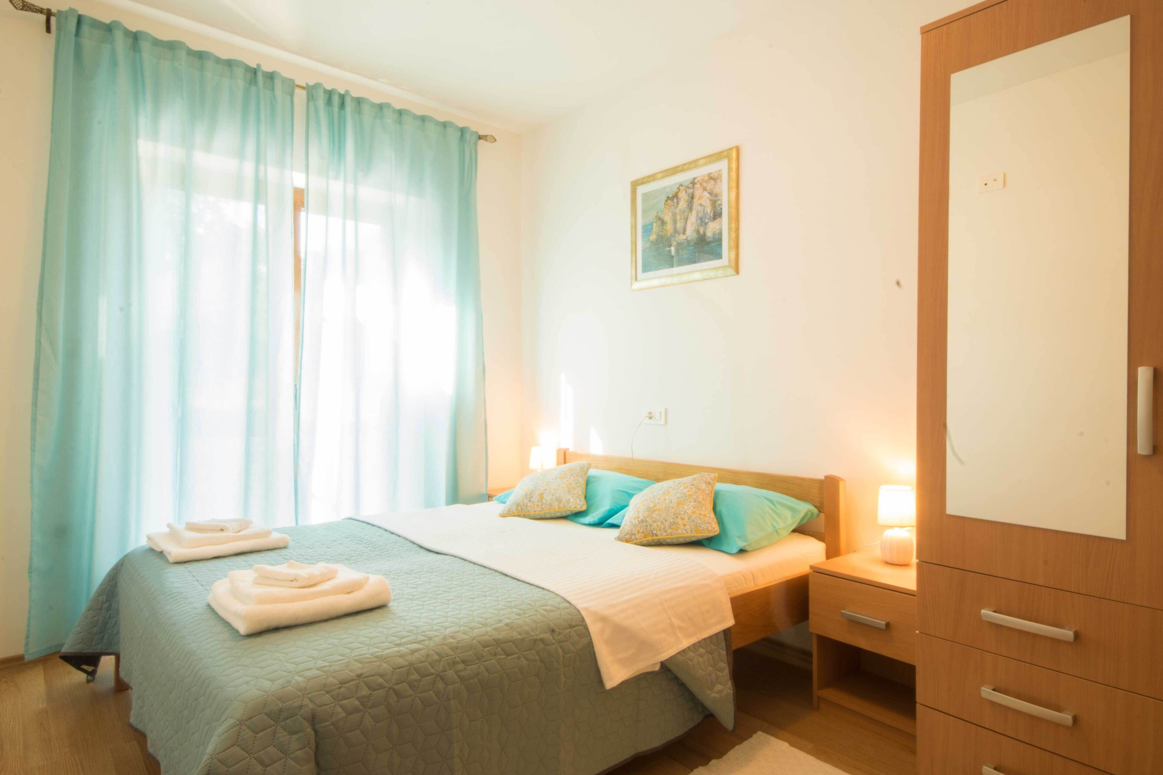 5 habitaciones, tabla de planchar con plancha y wifi gratis 