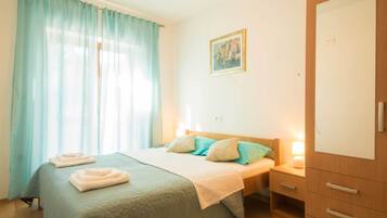 5 habitaciones, tabla de planchar con plancha y wifi gratis