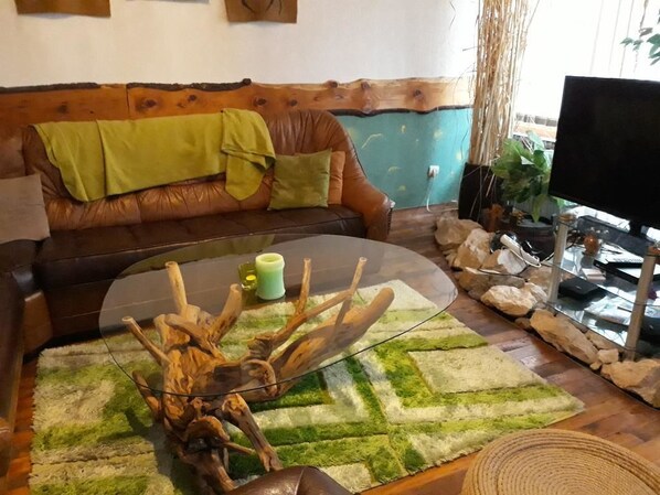 Lägenhet Comfort - terrass | Vardagsrum | Platt-tv