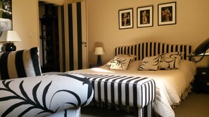 1 chambre, fer et planche à repasser, Wi-Fi, draps fournis