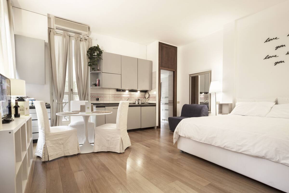 Studio (Bollo I) | Desk, iron/ironing board, cots/infant beds, free WiFi