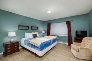 3 bedrooms, iron/ironing board, free WiFi, bed sheets