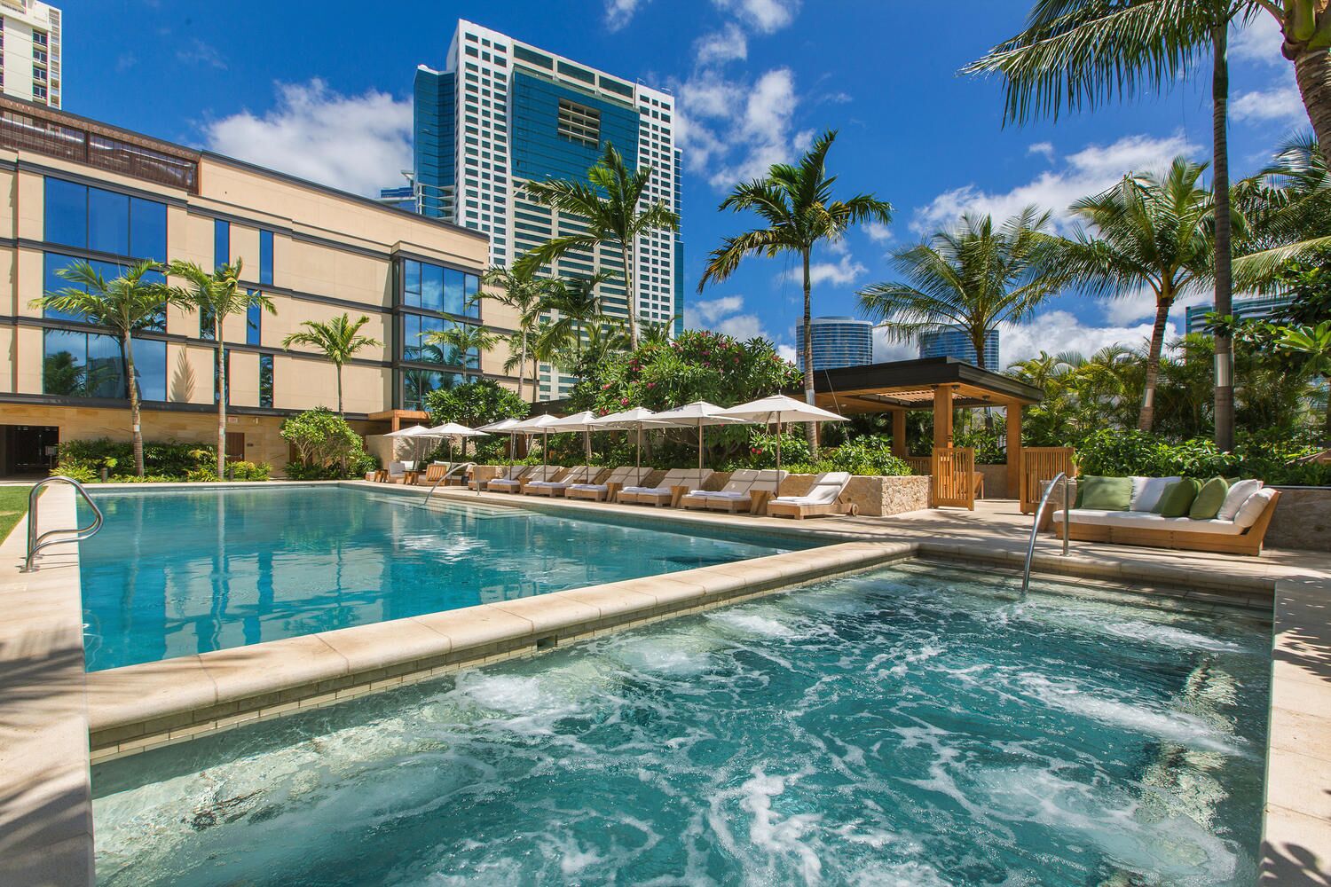 Posh Oceanview Condo w/Resort Pool & Spa, AC & Spacious Lanai - Park Lane Palm