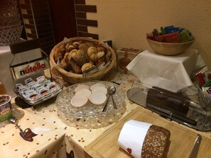Free daily buffet breakfast - Hotel Goldenes Lamm (Idstein)