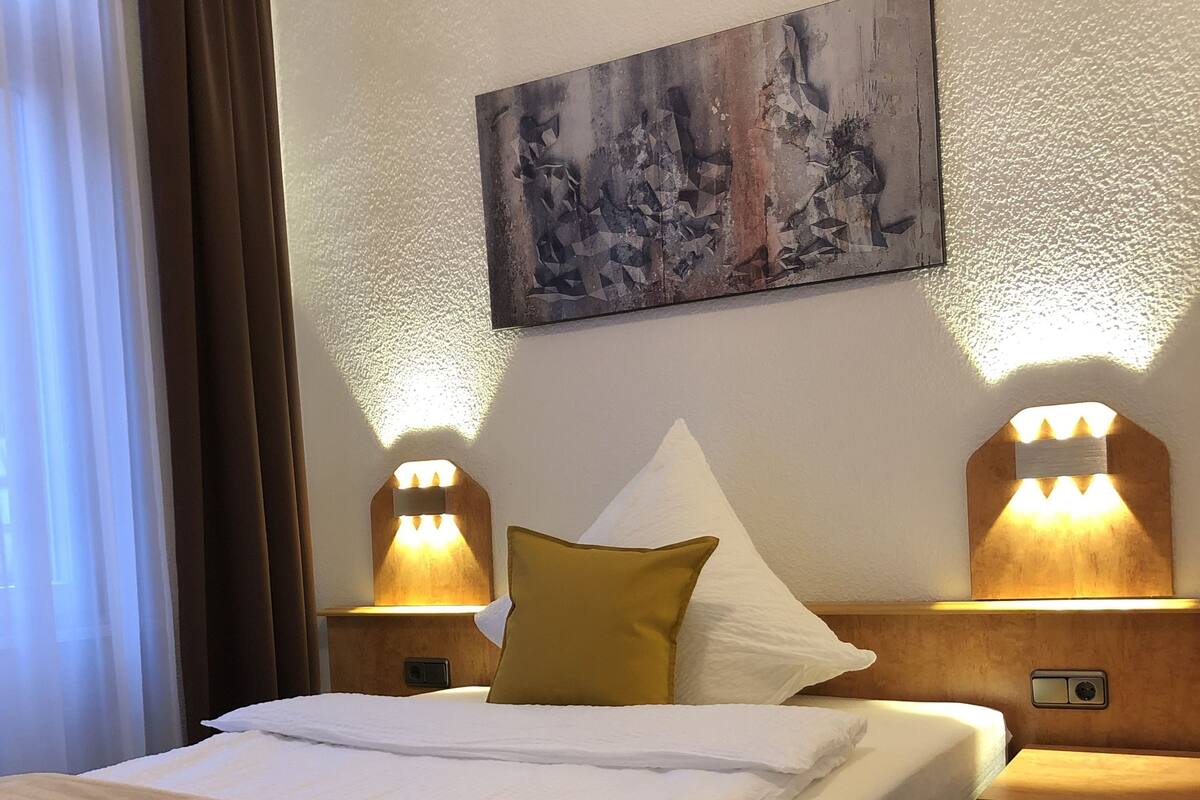Economy Single Room, 1 Large Twin Bed, City View | In-room safe, WiFi (free), bed sheets