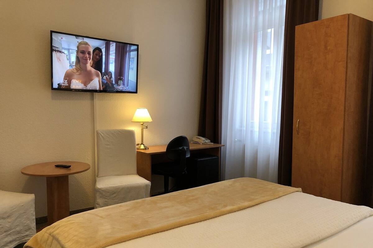Comfort Double Room, 1 Queen Bed, City View | In-room safe, WiFi (free), bed sheets