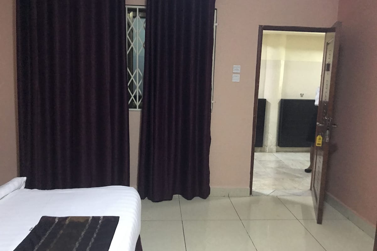 Habitación con 2 camas individuales | Caja fuerte, cunas gratuitas, camas supletorias y wifi gratis