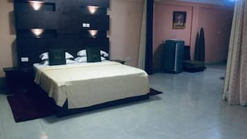 In-room safe, free cribs/infant beds, rollaway beds, free WiFi