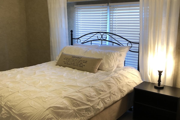 3 habitaciones, tabla de planchar con plancha, wifi y ropa de cama