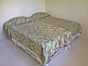 3 bedrooms, in-room safe, iron/ironing board, travel cot