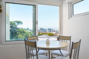 Studio Confort, vue ville | Restauration dans la chambre