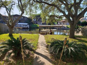 Private boat lift available. The boat launch is 200 yards down the street. 