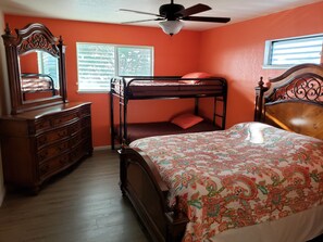 2 chambres, fer et planche à repasser, Wi-Fi gratuit, draps fournis