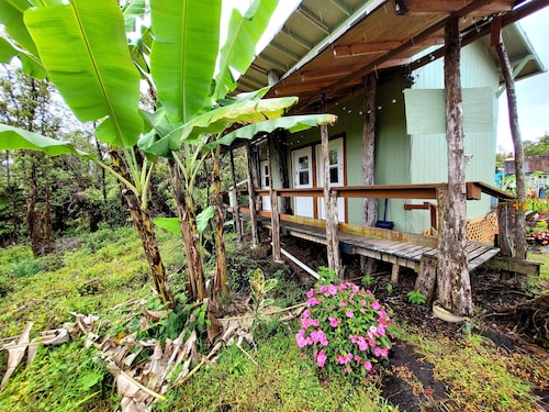 #3 cabin - private space in volcano with TV, Microwave and indoor bathroom
