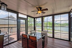 Dining - Lake Chatuge Bungalow by Chatuge Home Concierge | Cozy Pet-Friendly Retreat · Lake & Mountain Views · Firepit (Hiawassee)