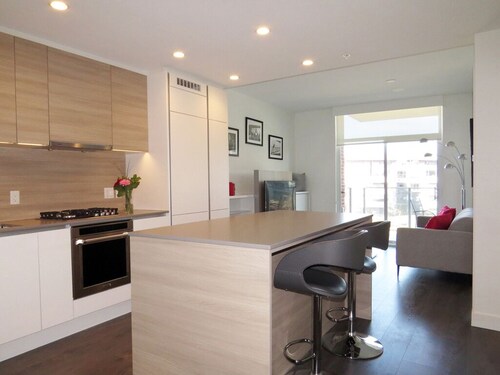 Close to Ocean/Near Downtown/Wifi/Secure Parking/Outdoor Pool/Gym