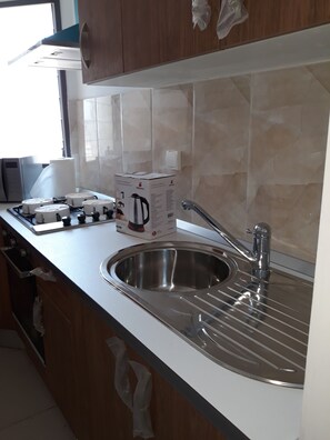 Superior Apartment, 2 Double Beds (VDN) | Private kitchen | Fridge, microwave, oven, stovetop - Un appartement de Standing sur la VDN (Dakar)