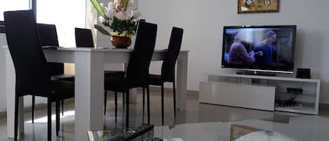 Téléviseur à écran plat, lecteur de DVD