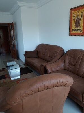 Superior Apartment, 2 Double Beds (VDN) | Living area | Flat-screen TV, DVD player - Un appartement de Standing sur la VDN (Dakar)