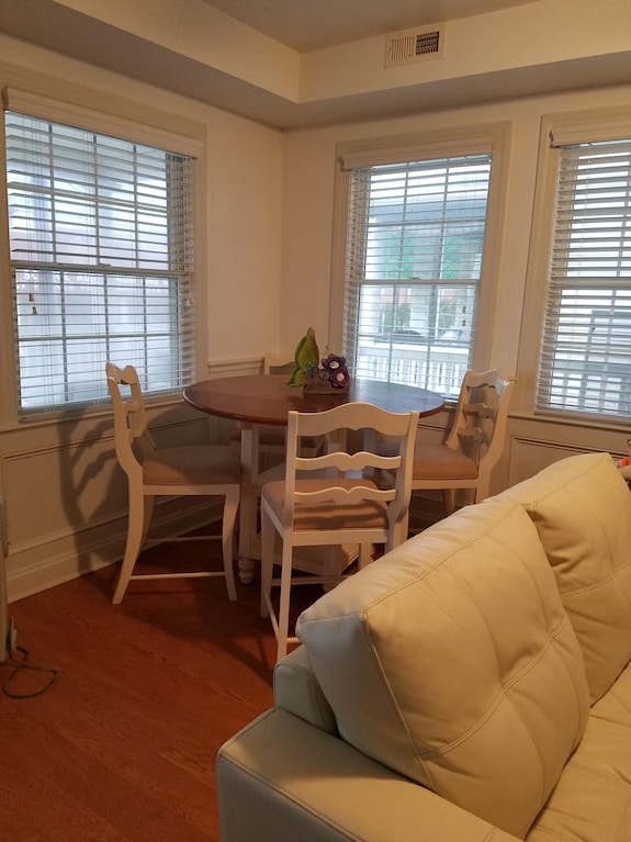 Beautiful Vacation Home Right On Beach Block!!! - New Jersey